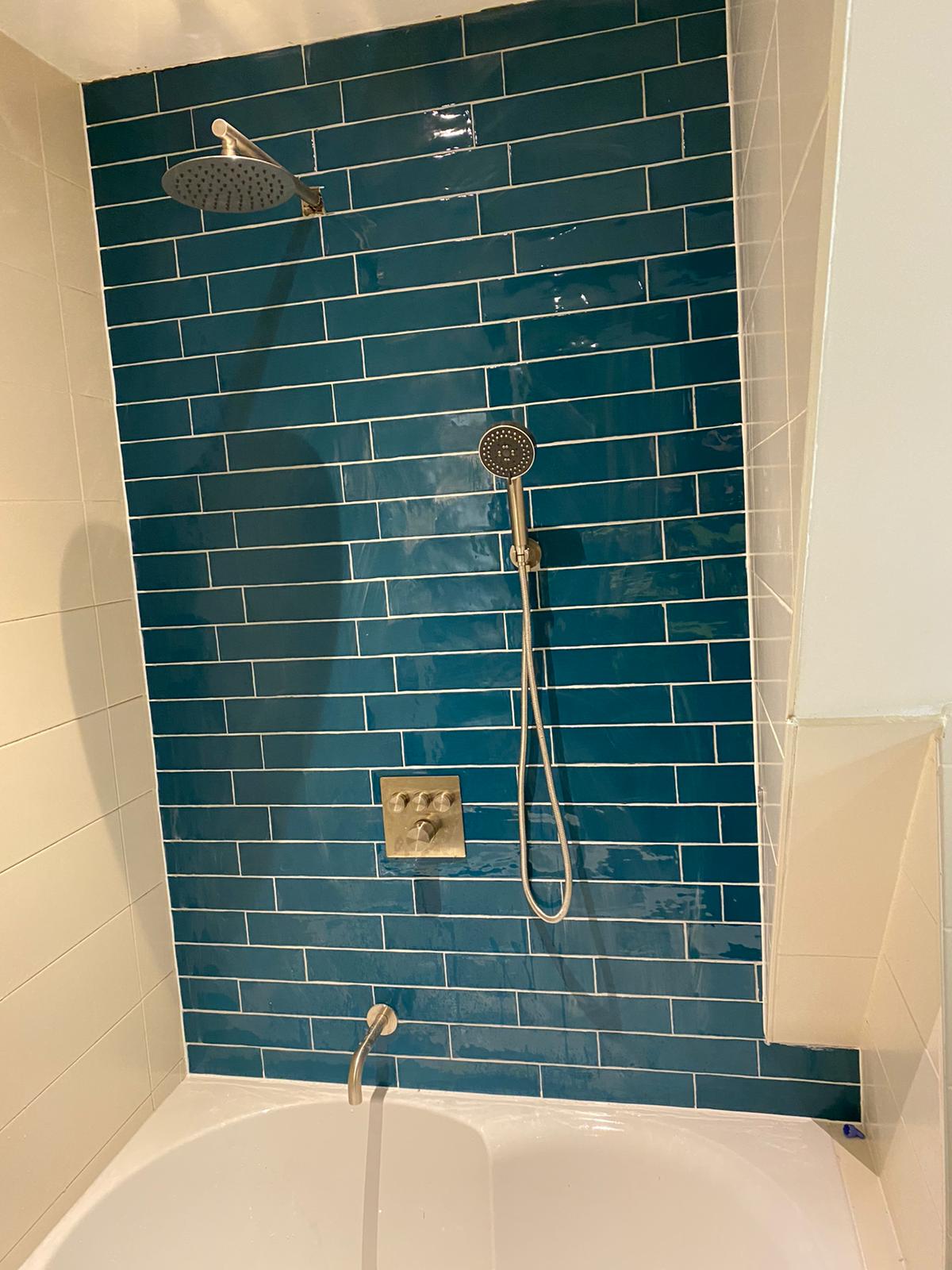 Tegelwerk badkamer en gang